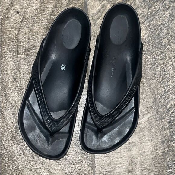 Birkenstock Unisex Black thong Sandals - Picture 1 of 5